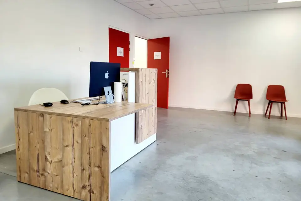Clinique Vétérinaire MUV Taverny : Conception & Agencement par Xiléades, Agence Design+Build Val-d'Oise — Médical & Vétérinaire von Xiléades